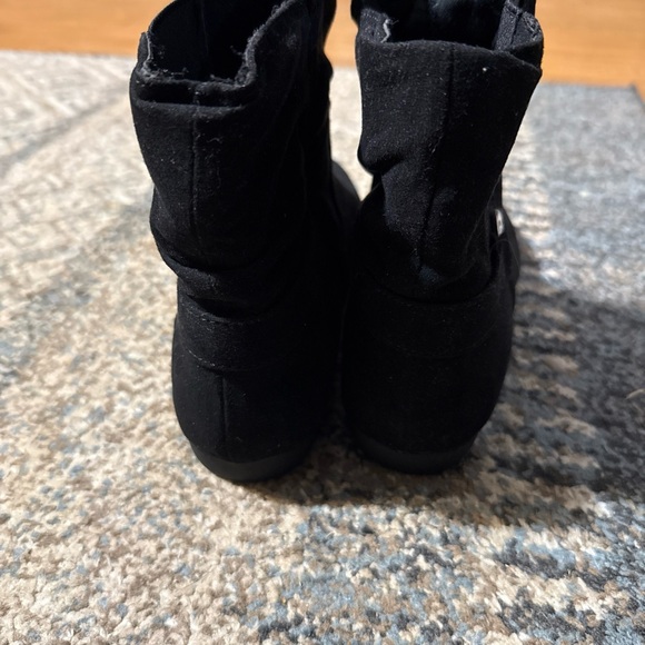 Elegant Black Women's Boots - Picture 3 of 4